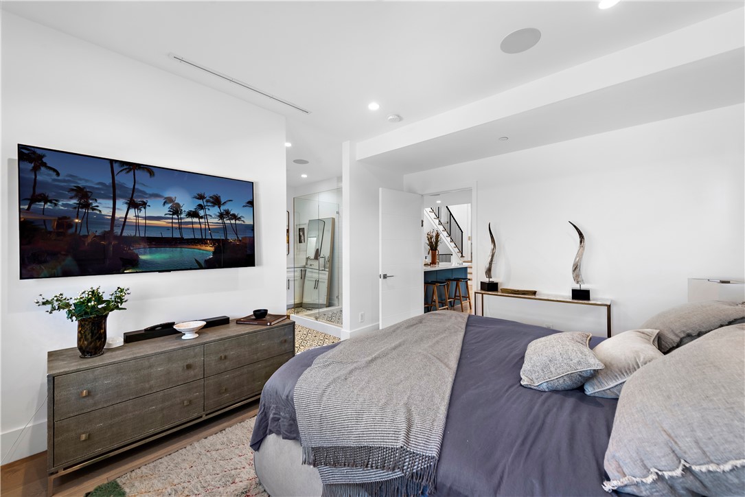 Detail Gallery Image 12 of 19 For 616 1/2 Acacia Ave, Corona Del Mar,  CA 92625 - 2 Beds | 2/1 Baths