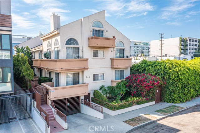 Detail Gallery Image 1 of 27 For 945 N Hudson Ave #104,  Los Angeles,  CA 90038 - 2 Beds | 2 Baths