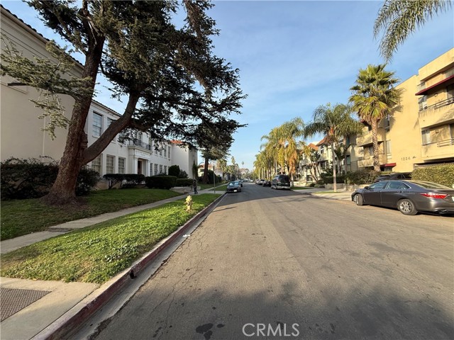 1240 S Corning, Los Angeles CA: https://media.crmls.org/medias/431748db-9ea8-4735-8bc0-35ed41ee2b60.jpg