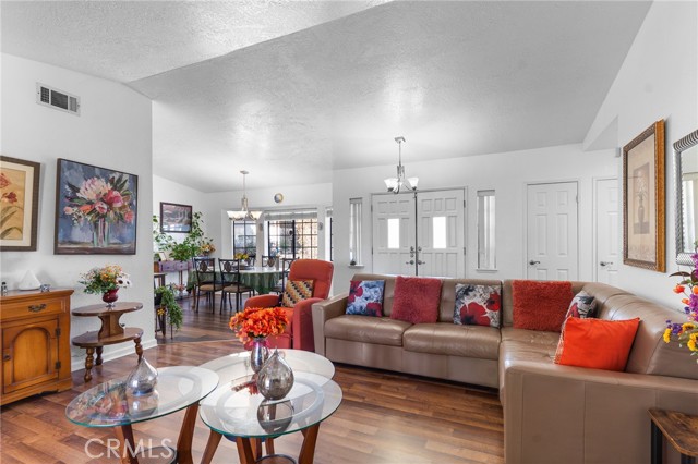 20071 Serrano, Apple Valley CA: https://media.crmls.org/medias/43174d39-b671-46dd-bc56-70ecef8b917e.jpg