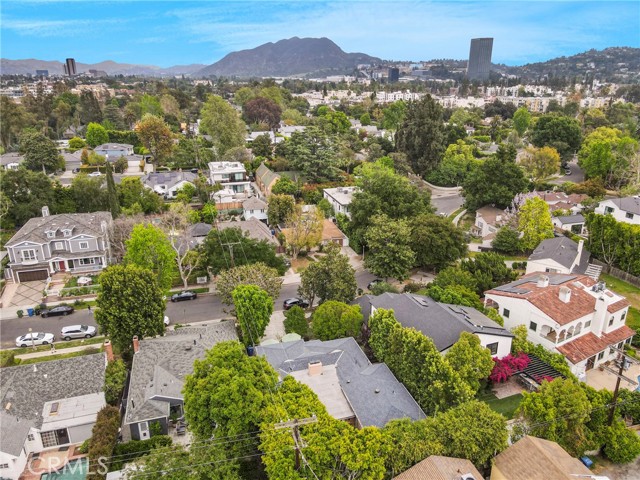 4299 Bakman Avenue, Studio City CA: https://media.crmls.org/medias/4317d62d-41ca-4c6c-89e6-79221151967a.jpg