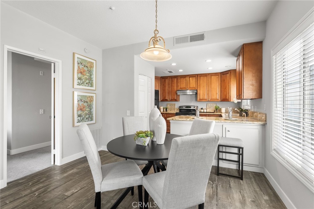 4318083f 3302 41b5 A1f5 5b2b0e285de5