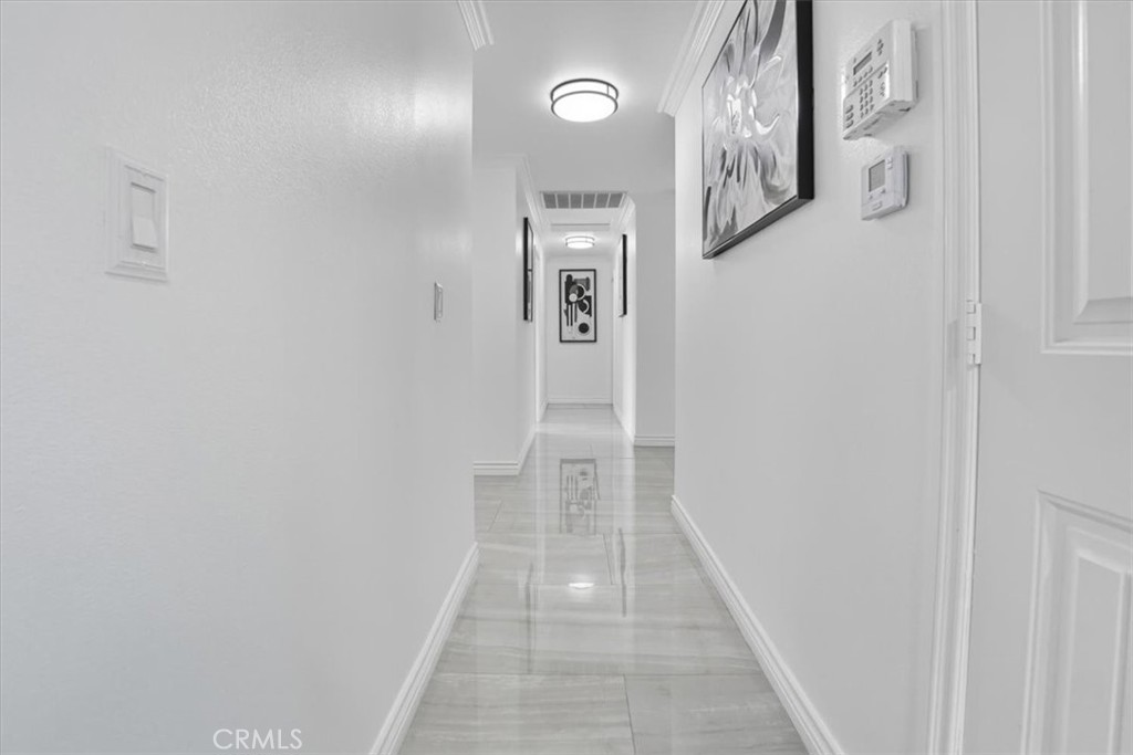 https://media.crmls.org/medias/43186fd0-5d5a-4152-a986-75db182f1f81.jpg?preset=X-Large