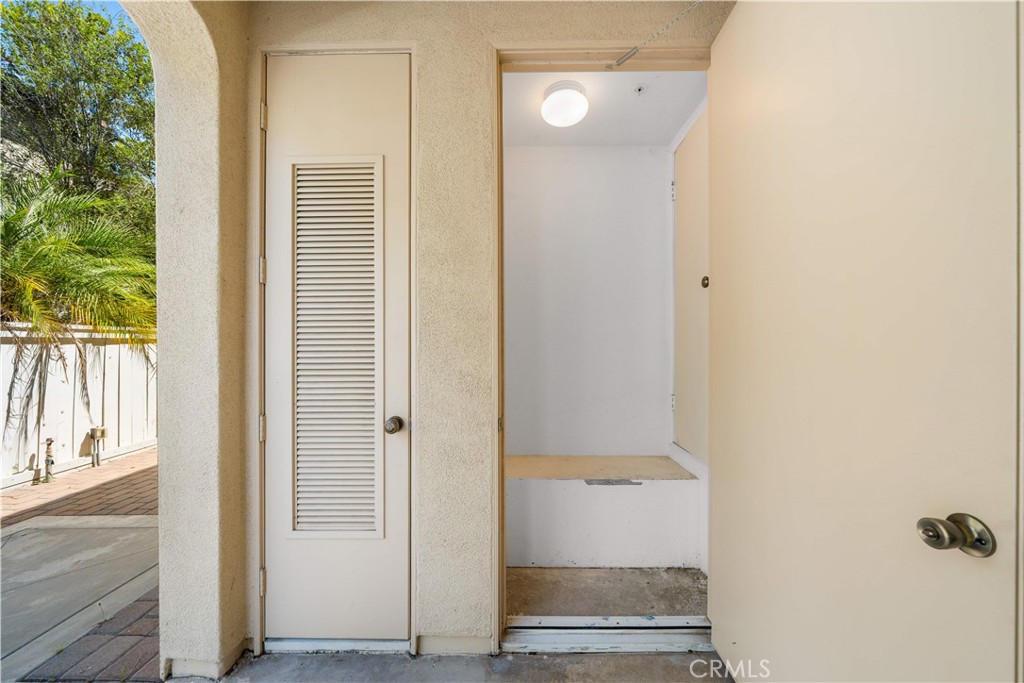 https://media.crmls.org/medias/431877b2-388c-4125-8771-3bcecd892220.jpg?preset=X-Large