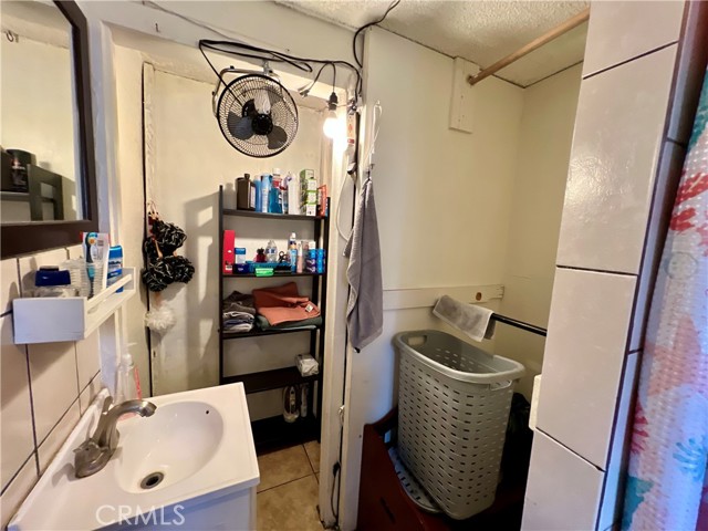 Detail Gallery Image 13 of 28 For 5852 S Olive St, Los Angeles,  CA 90003 - 4 Beds | 3 Baths