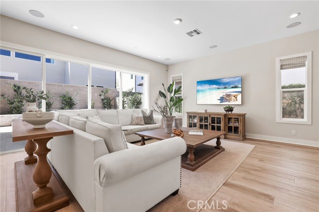 Detail Gallery Image 4 of 55 For 261 Huckleberry, Lake Forest,  CA 92630 - 5 Beds | 5/1 Baths