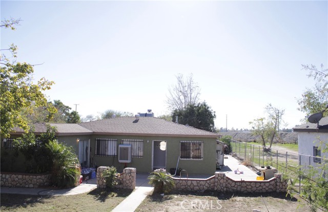 Detail Gallery Image 3 of 10 For 2225 W Lincoln, San Bernardino,  CA 92411 - 4 Beds | 2 Baths