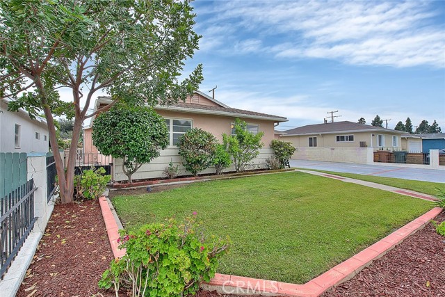 1766 W Catalpa Avenue, Anaheim CA: https://media.crmls.org/medias/431986e1-34d8-4be6-a131-cc8bbc8a8404.jpg