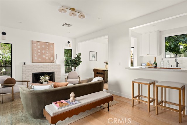 Detail Gallery Image 12 of 40 For 4935 Agnes Ave, Valley Village,  CA 91607 - 5 Beds | 3 Baths