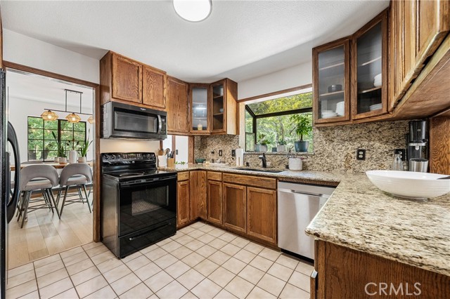Detail Gallery Image 9 of 56 For 10512 Rosa Trl, Kelseyville,  CA 95451 - 3 Beds | 4 Baths