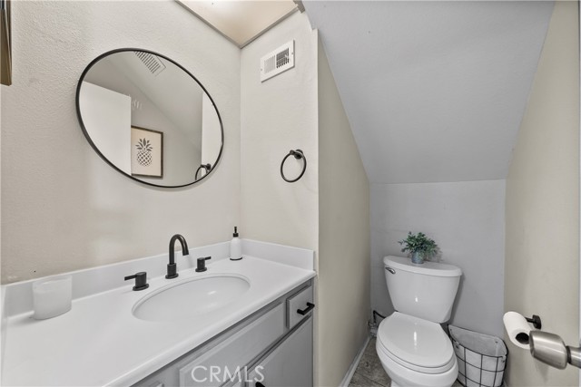 Detail Gallery Image 15 of 47 For 20931 Judah Ln #35,  Newhall,  CA 91321 - 2 Beds | 3 Baths