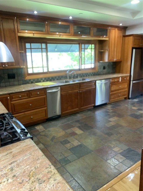 Detail Gallery Image 16 of 44 For 1718 Cleveland Rd, Glendale,  CA 91202 - 3 Beds | 3 Baths