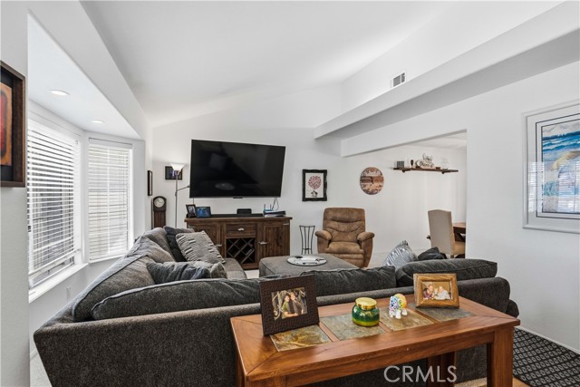 Detail Gallery Image 10 of 72 For 30169 Gulf Stream Dr, Canyon Lake,  CA 92587 - 4 Beds | 3 Baths