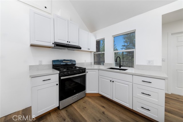 40085 Forest Road, Big Bear Lake CA: https://media.crmls.org/medias/431c8ce5-36d7-483d-8f50-5e059bc1f372.jpg