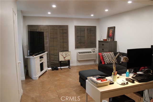 Detail Gallery Image 10 of 10 For 635 N Bristol, Santa Ana,  CA 92703 - 1 Beds | 1 Baths