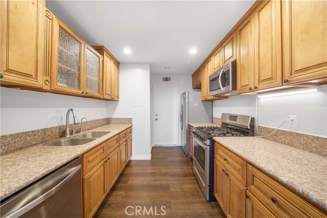 12244 Runnymede Street, 2 photo 6