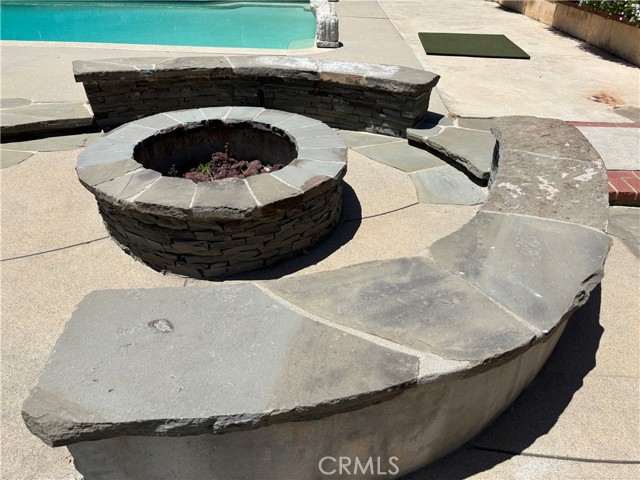 1631 Leycross Drive, La Canada Flintridge CA: https://media.crmls.org/medias/432049e5-db92-40cf-890a-8956e5328553.jpg