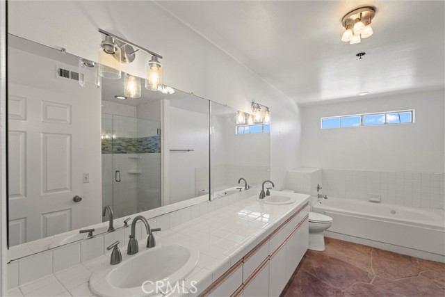 10925 Blix Street, Toluca Lake CA: https://media.crmls.org/medias/43206cb0-f9f3-4f69-bc7b-976964d848cd.jpg