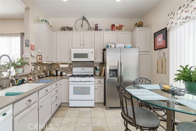 Detail Gallery Image 8 of 42 For 19493 Tor Hill, Apple Valley,  CA 92308 - 2 Beds | 2 Baths