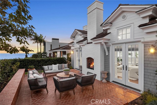 215 Marigold Avenue, Corona del Mar CA: https://media.crmls.org/medias/43209f4b-6a08-47b6-9ef7-66c281366d5a.jpg