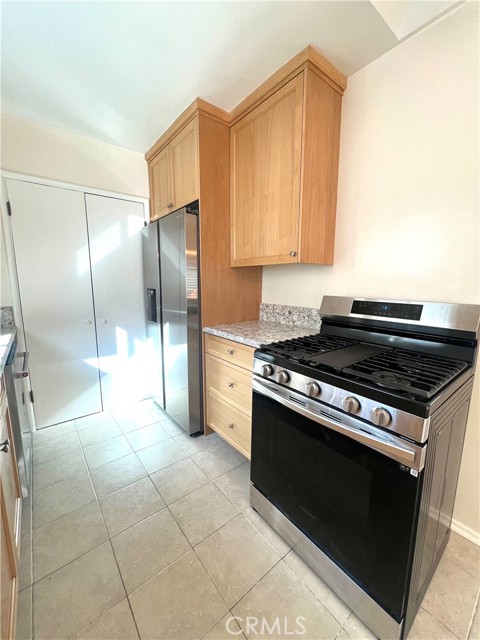 Detail Gallery Image 6 of 14 For 3501 W Alameda Ave, Burbank,  CA 91505 - 1 Beds | 1 Baths