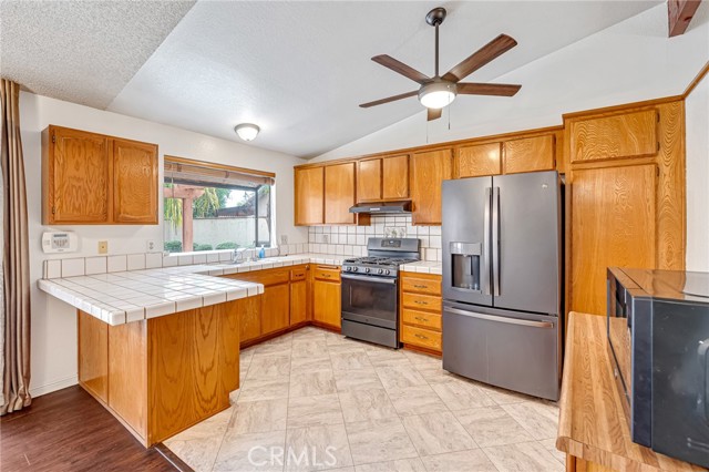 Detail Gallery Image 10 of 30 For 4883 Newport Ln, Riverside,  CA 92504 - 3 Beds | 2 Baths