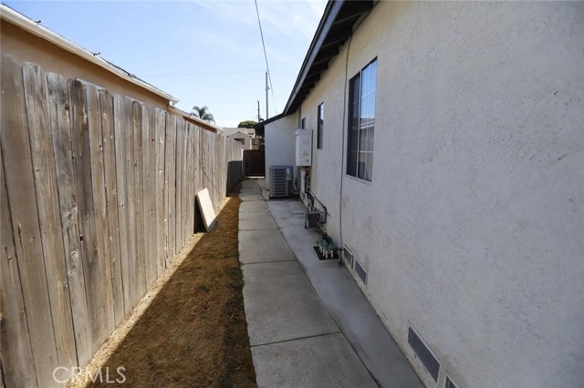 3 Bed Home for Sale in Hawthorne, California