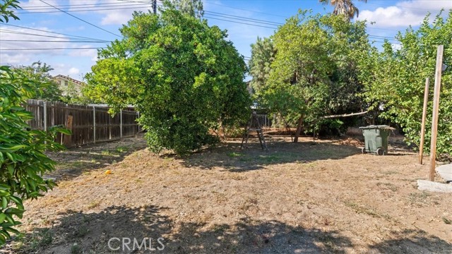 878 E Holly Street, Rialto CA: https://media.crmls.org/medias/4321ccaa-c390-4eec-99c7-fea789957308.jpg
