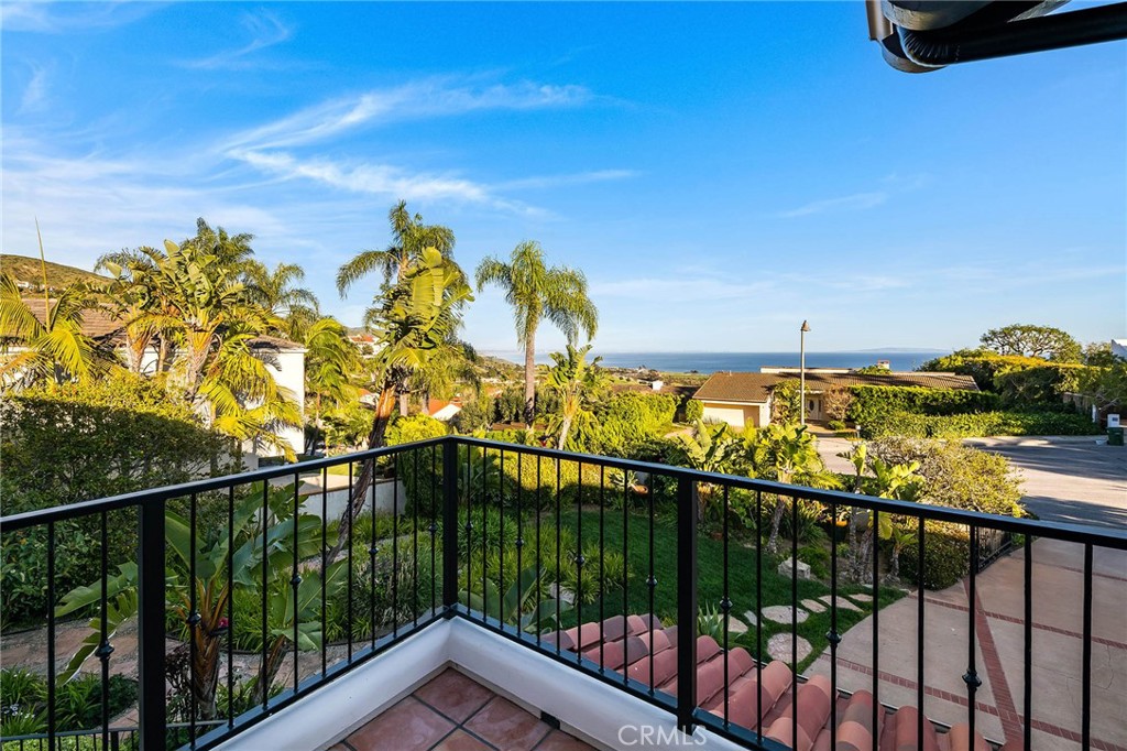 https://media.crmls.org/medias/432230e2-d79e-464e-99ed-4b8fcf6150f7.jpg?preset=X-Large