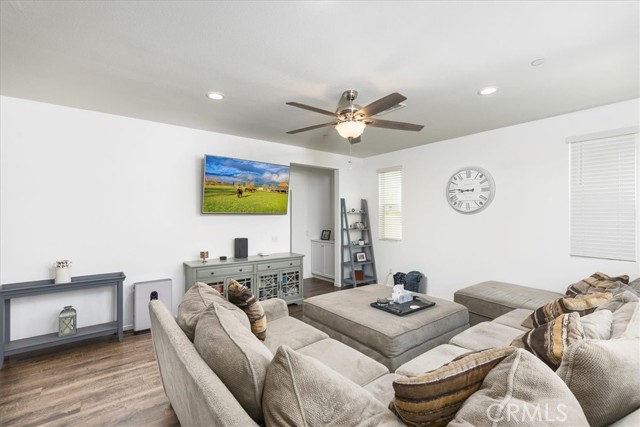 Detail Gallery Image 4 of 42 For 41457 Winterberry St, Murrieta,  CA 92562 - 4 Beds | 2/1 Baths