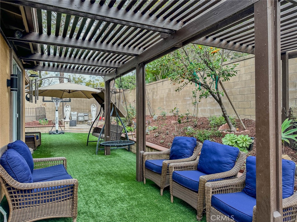 https://media.crmls.org/medias/432280ff-72a1-4f06-b741-859b412f95f6.jpg?preset=X-Large