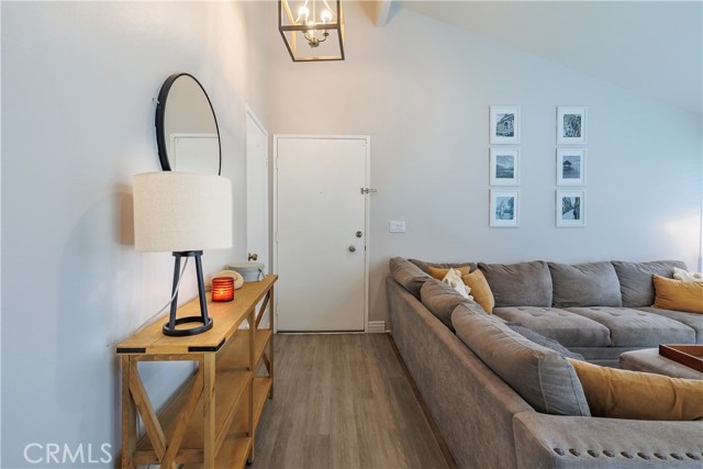 Detail Gallery Image 7 of 53 For 1422 Camelot Dr, Corona,  CA 92882 - 2 Beds | 1/1 Baths