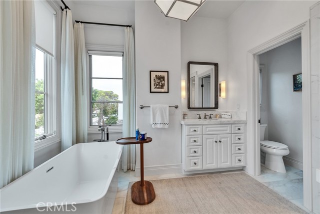 613 Larkspur Avenue, Corona del Mar CA: https://media.crmls.org/medias/4322b8a5-b10e-4e05-b96a-f1d462a25e4e.jpg