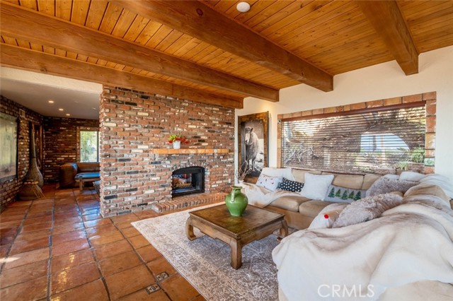 Detail Gallery Image 5 of 74 For 135 Loma Metisse Rd, Malibu,  CA 90265 - 5 Beds | 3/1 Baths