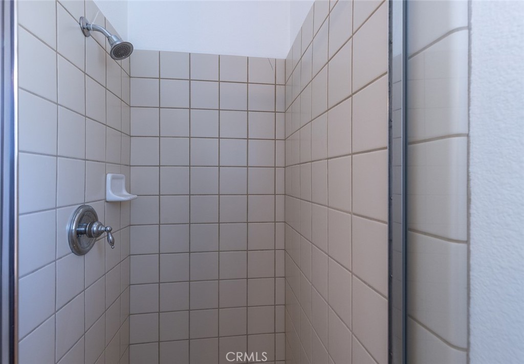 https://media.crmls.org/medias/43263aba-afee-4447-86db-f77420377459.jpg?preset=X-Large