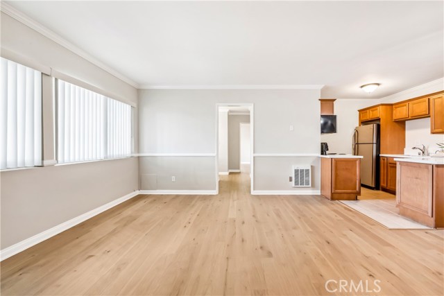 Detail Gallery Image 9 of 32 For 360 Gladys Avenue #6,  Long Beach,  CA 90814 - 2 Beds | 1/1 Baths