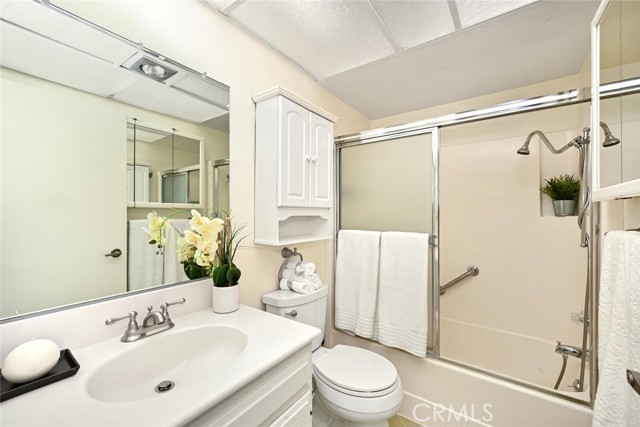 Bathroom, shower in the tub