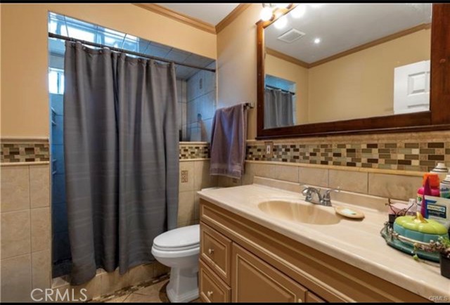 Detail Gallery Image 10 of 21 For 1843 Cerritos, Long Beach,  CA 90806 - 5 Beds | 3 Baths