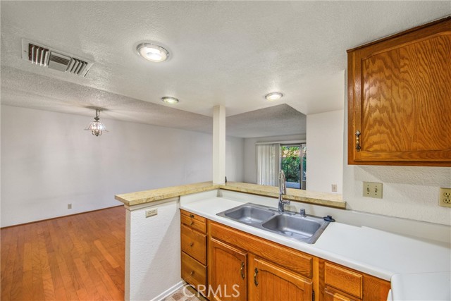 242 E Fern Ave, Redlands CA: https://media.crmls.org/medias/43293043-4e68-423a-b18c-63f1989b8364.jpg