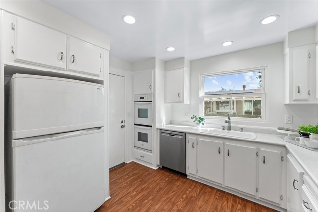 Detail Gallery Image 21 of 68 For 2544 Park Lake, Santa Ana,  CA 92705 - 2 Beds | 2 Baths