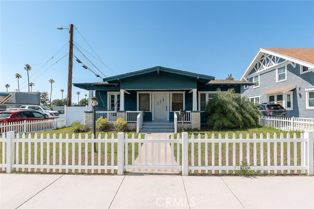Detail Gallery Image 1 of 26 For 117 E Sycamore St, Anaheim,  CA 92805 - 6 Beds | 2 Baths