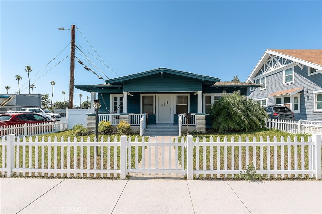 117 E Sycamore Street