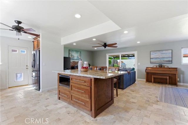 Detail Gallery Image 13 of 39 For 17441 Jefferson Ln, Huntington Beach,  CA 92647 - 3 Beds | 2 Baths