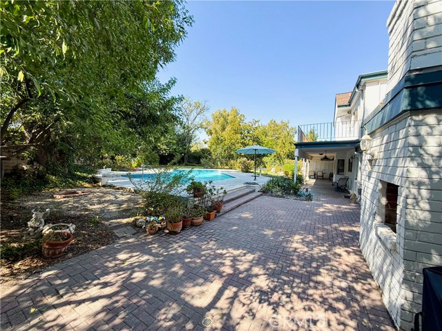 Detail Gallery Image 11 of 71 For 4917 Kelvin Ave, Woodland Hills,  CA 91364 - 6 Beds | 3/1 Baths