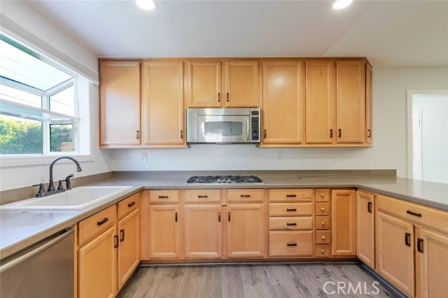 Detail Gallery Image 12 of 32 For 18301 Minnehaha St, Porter Ranch,  CA 91326 - 3 Beds | 2 Baths