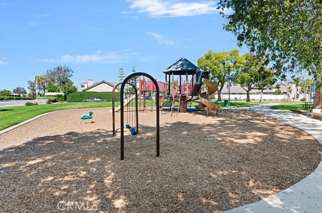 Detail Gallery Image 15 of 17 For 11375 Winery Dr., Fontana,  CA 92337 - 3 Beds | 2 Baths