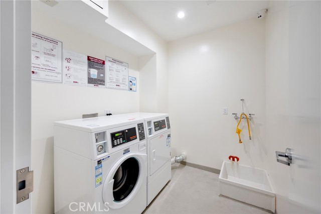 Detail Gallery Image 18 of 19 For 14526 Hartland St #106,  Van Nuys,  CA 91405 - 2 Beds | 2 Baths