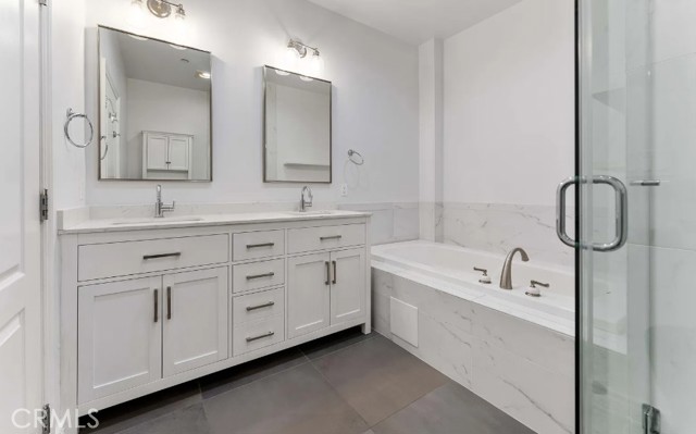 Detail Gallery Image 13 of 21 For 118 S Clark Dr #205,  West Hollywood,  CA 90048 - 3 Beds | 2/1 Baths