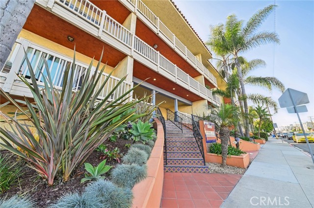 1707 Pacific Coast Highway, Hermosa Beach, California 90254, 2 Bedrooms Bedrooms, ,2 BathroomsBathrooms,Residential,Sold,Pacific Coast Highway,SB24105378