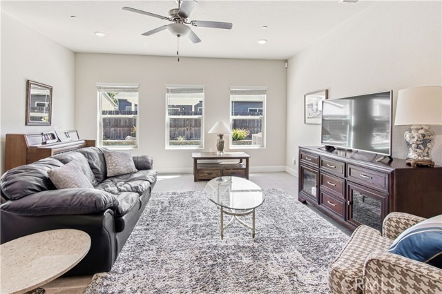 Detail Gallery Image 8 of 27 For 3716 Magellan, Merced,  CA 95340 - 3 Beds | 2 Baths